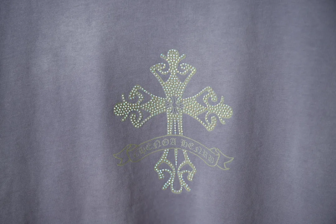 P190 Chrome Hearte 25SS early spring new model, cross hot diamond short sleeves, light luxury, essential item for daily commuting for men and women, correct version, welcome to compare, detailed features · 280 grams of 100% pure cotton double yarn jersey fabric · Custom dyeing in the same vat with special thickened 32 pieces of double-strand 1X1 thread · Digital direct printing ➕ High temperature Australian imported diamonds. Ready-made garments are dyed, and then faded and fried snowflakes are processed. Then wash to make it look old. General washing improves the effect · Double-needle stitching across seams · Original main mark, washed tag, branded moisture-proof paper packaging Color: black/blue/grey Size: S/M/L/XL